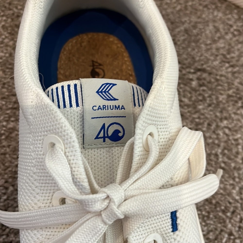 Slightly off-white vegan Cariuma sneaker. Wear with shorts or jeans. - Picture 3 of 5